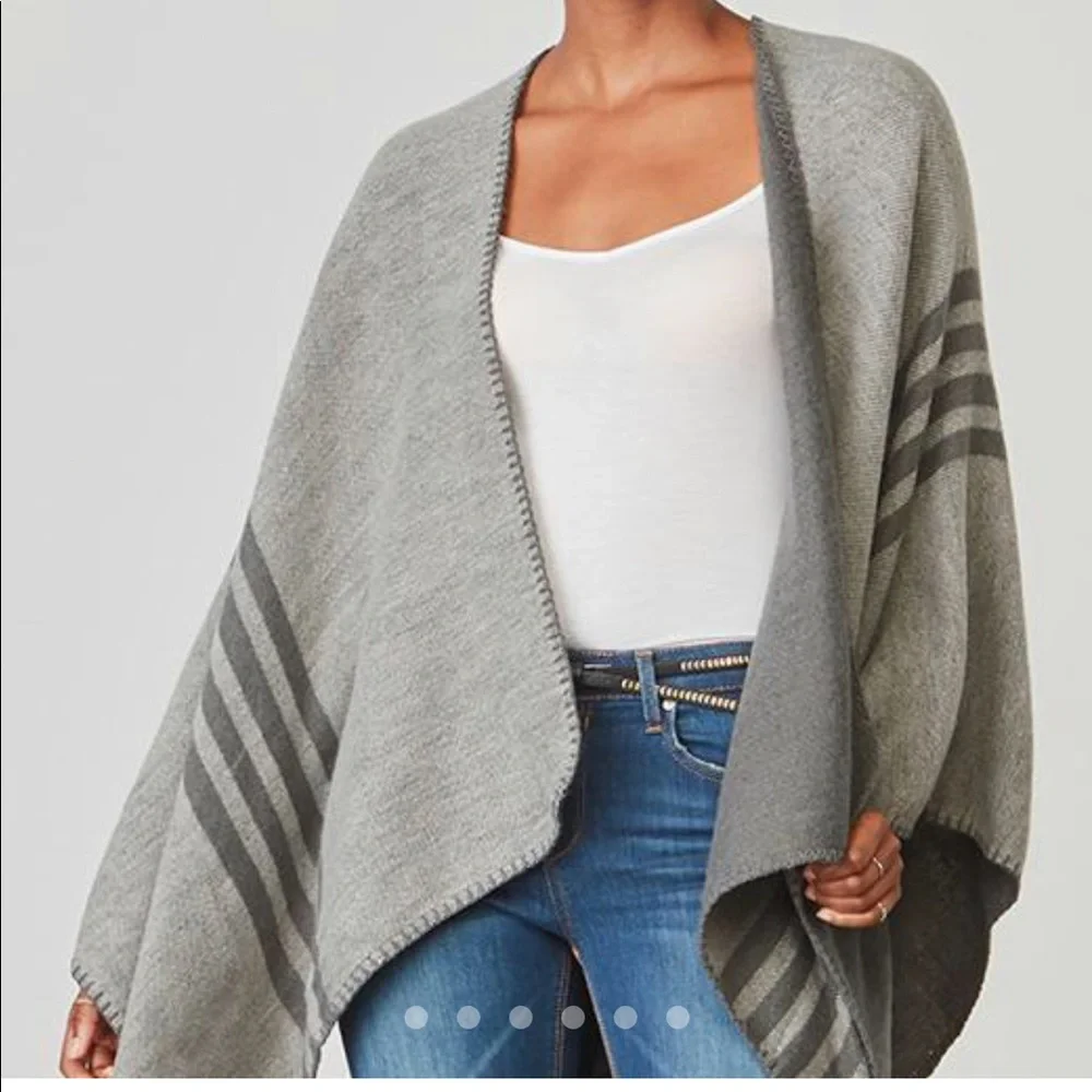 NEW B.B. Dakota Reversible Poncho - Picture 5 of 8